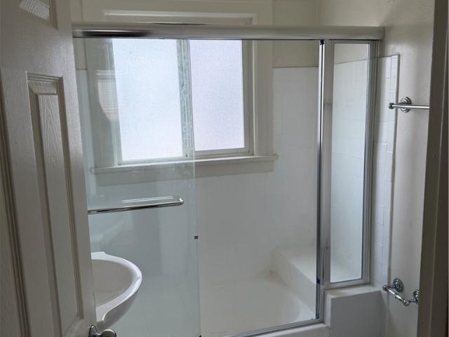 1017 W 73rd