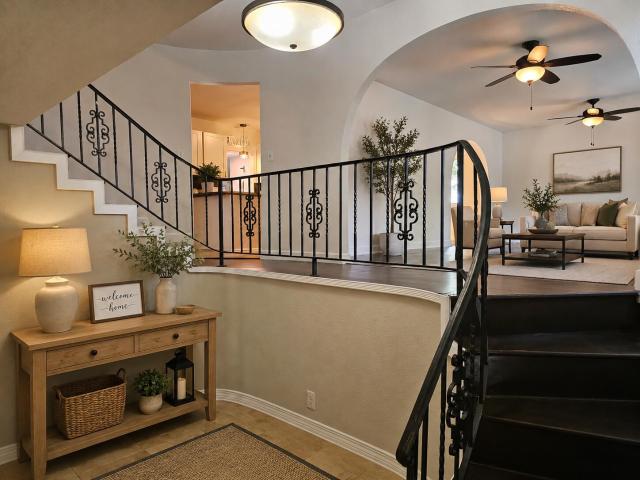 1017 W Meadowview Lane