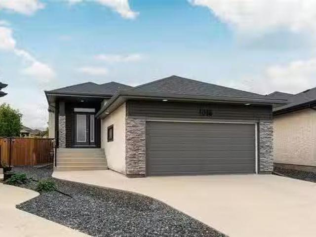 1018 John Bruce Road E, Winnipeg, MB, R3X 1Y8 house for sale.