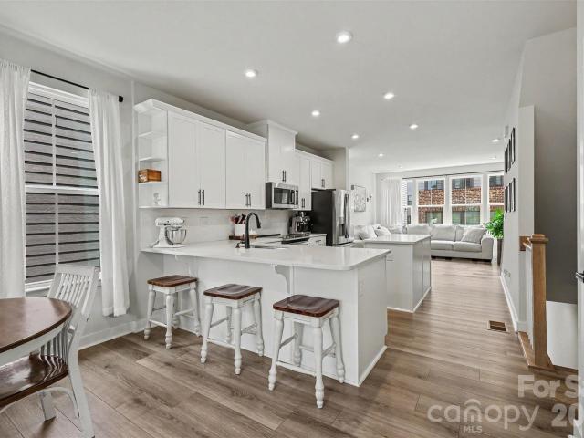 1018 Simcoe Lane