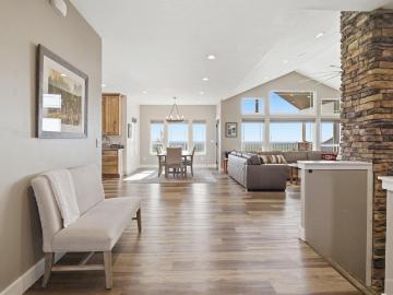 1018 Skyview Loop
