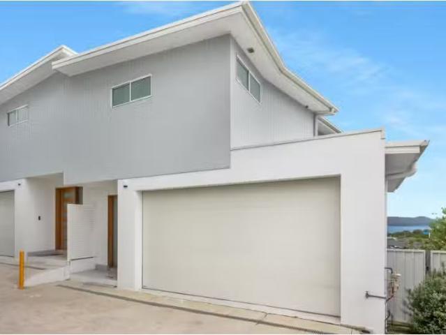 10/18a Falcon Street, Shellharbour City Centre Townhouse for r.