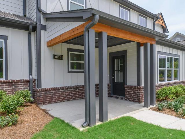 1019 Grand River Boulevard W