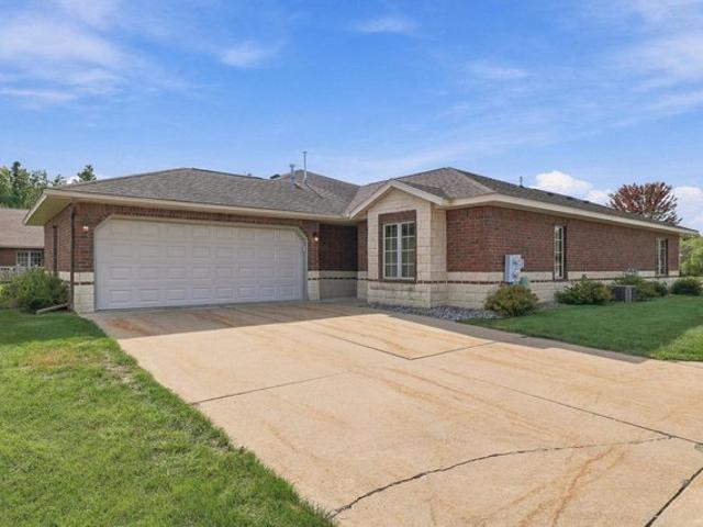 1019 Jasmine Ln, Stevens Point, WI 54482