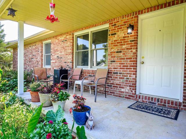 1019 W Countryside Lane