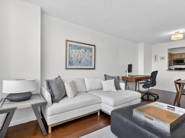 10101 Grosvenor Place # 614