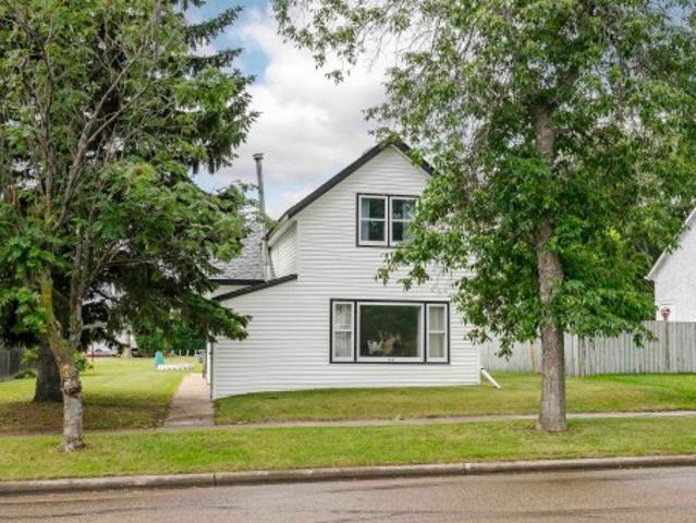 1010 Avenue, Morinville, AB, T8R 1G3 house for sale | Listing ID E4498 | Royal LePage