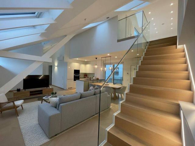 1010! Exklusive 4 Zimmer DG Maisonette mit Balkon in Toplage!