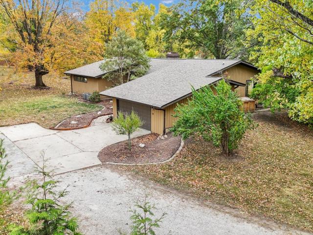1010 Parkview Dr, Mahomet, IL 61853 | MLS #12647