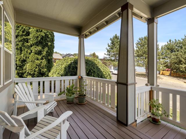 1010 sw falcon crest dr