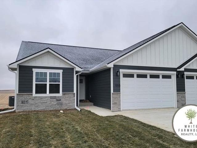 1010 Thomas Dr, Wayne, NE 68787