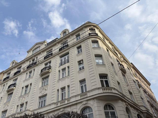 1010! Traumimmobilie am Rudolfsplatz: 6 Zimmer Altbauwohnung, mehrere Balkone, Toplage, Erstbezug nach Generalsanierung
