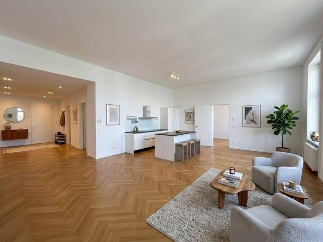 1010! Wunderschöne 3 Zimmer Altbauwohnung mit Fernblick am Schottenring ab November 2026!
