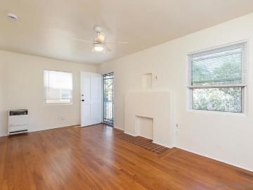 House for sale in 92118 - Office room, Equipped kitchen