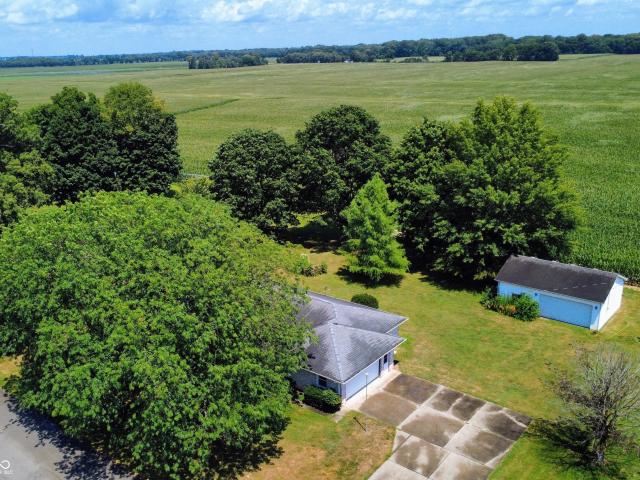 10112 N Hickory Lane
