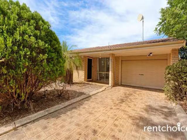 10/11 Mayer Close, Noranda, WA 6062