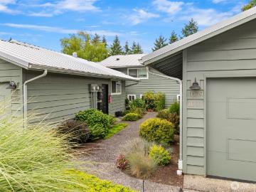 1011 Blue Heron Avenue NE