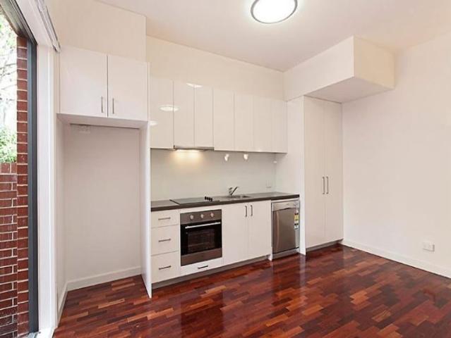 10/11 Irving Avenue PRAHRAN