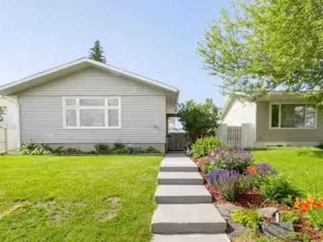 1011 Penrith Crescent Se, Calgary, AB, T2A 2H6 house for sal.