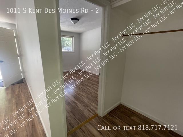 1011 S Kent Des Moines Rd, 2 beds, 1 full bath