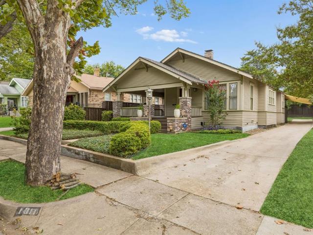 1011 Woodlawn Avenue