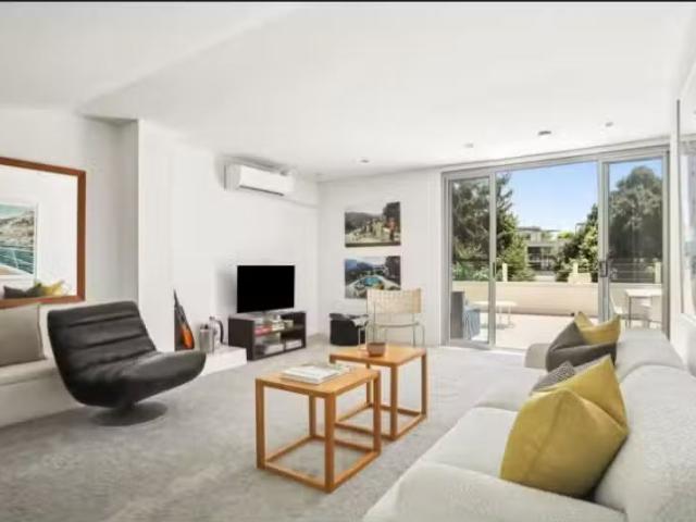 10/11 15 Young Street, Paddington Apartment for rent Listed b.