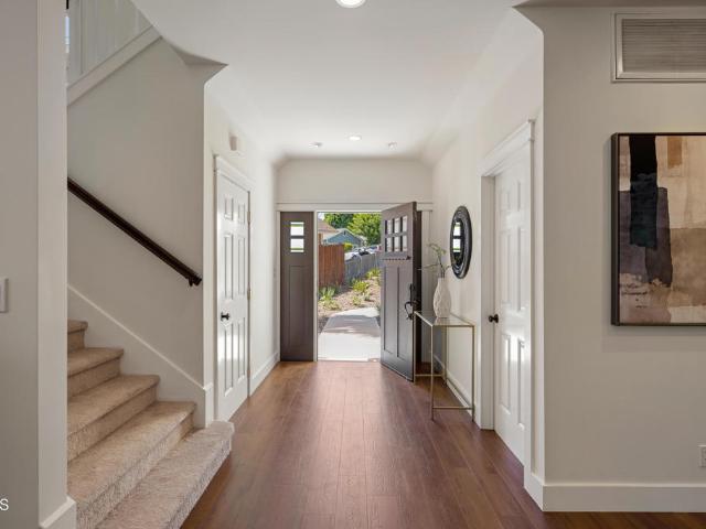 10128 Golden Oaks Avenue