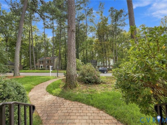 10129 Deepwood Circle