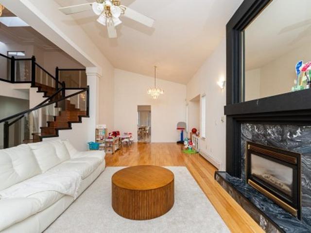 10132 Street, Surrey, BC, V3R 4L5 house for sale | Listing ID R3092 | Royal LePage