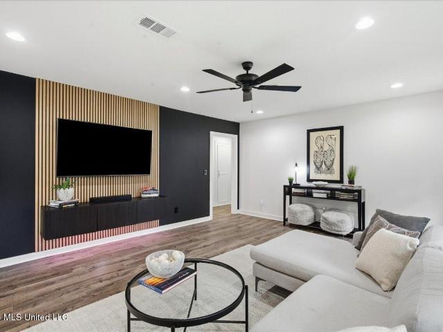 1013 Meadow Heights Drive