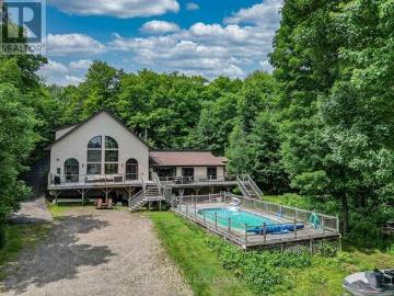 1013 Merrick Drive, Bracebridge Oakley, ON, P1L 1X1 Luxury House for sale | Listing ID X12910 | Royal LePage Carriage Trade Luxury Properties