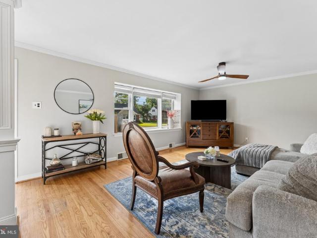 1013 Oakwood Road