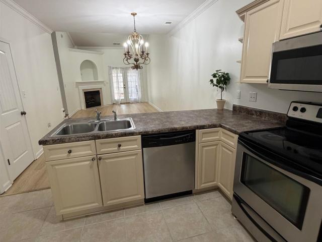 1013 Ashwood Drive