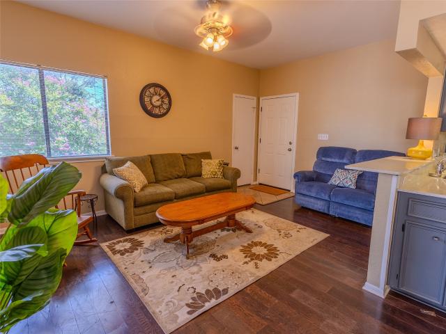1013 Chestnut St, Unit 4, San Marcos, TX 78666 | MLS #2867