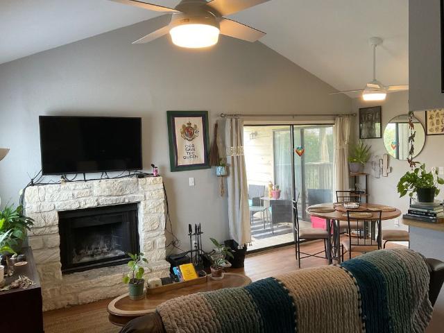 1013 Chestnut St, Unit BUILDING C 5, San Marcos, TX 78666 | MLS #6068