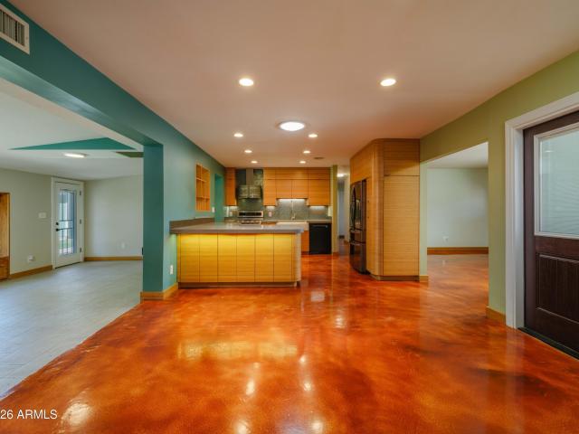 1013 E DIANA Avenue
