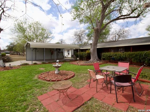 1013 E Hutchinson