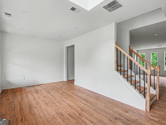 1013 Queens Bridge Way