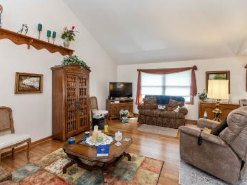 1013 Woodridge