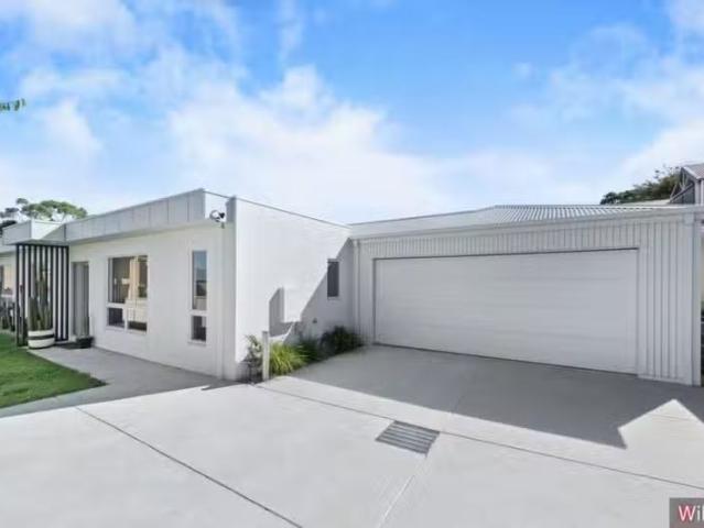 1013A Sherrard St, Ballarat North VIC 3350 House For Lease