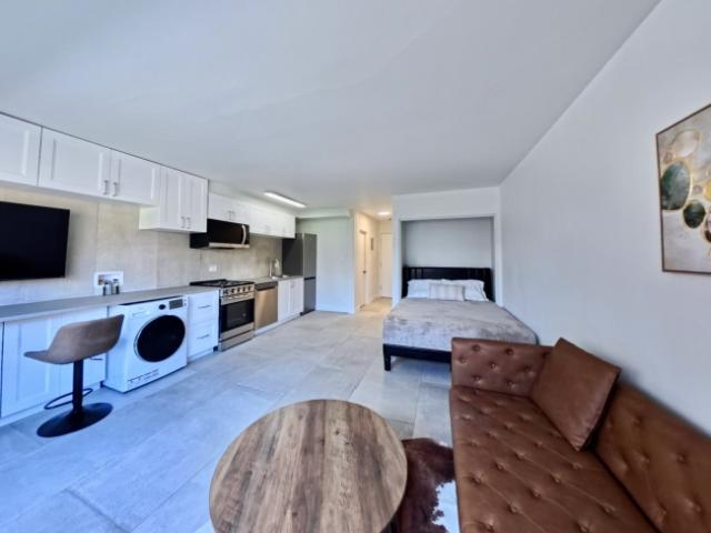 #101 1540 Haro Street