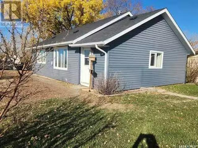 101 Centre Street, Frontier, SK, S0N 0W0 house for sale Lis.
