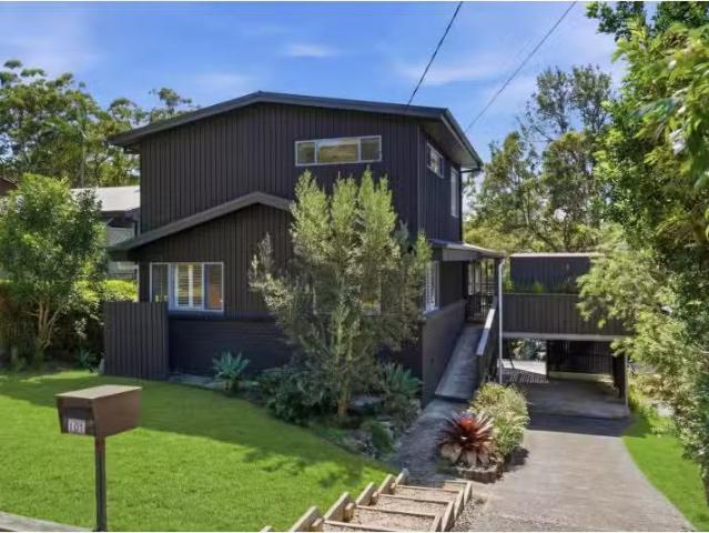 101 Beachview Esplanade, Macmasters Beach House for rent List.