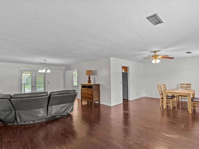 101 Bridlewood Circle