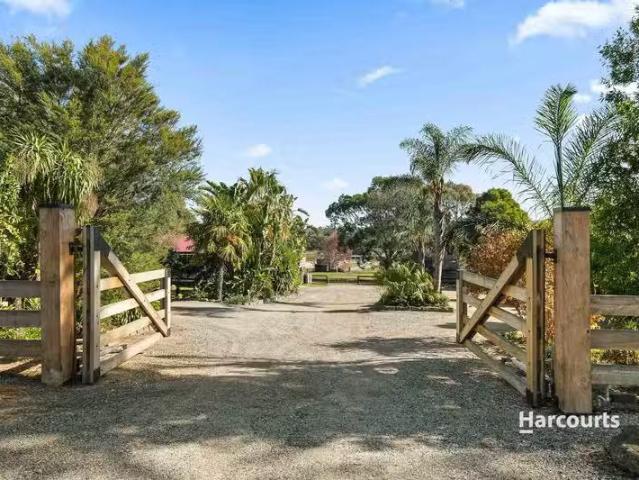 101 Bullen Road, Tynong North, VIC 3813 Acreage / Semi Rur.