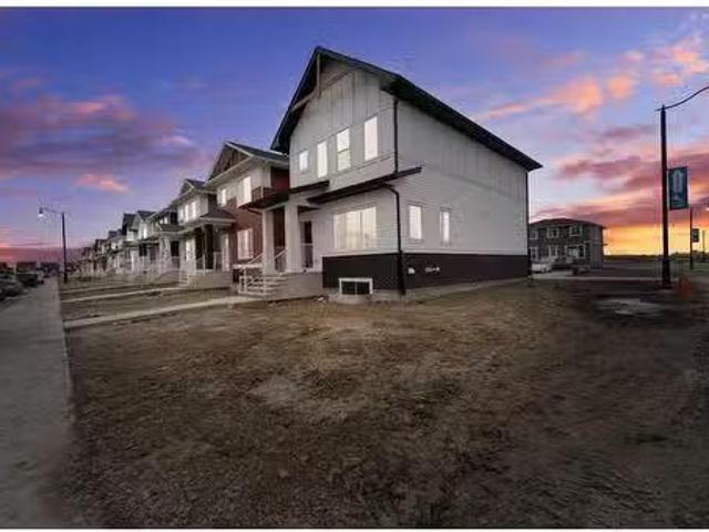 101 Dawson Wharf View, Chestermere, AB, T2X 1W1 house for sa.