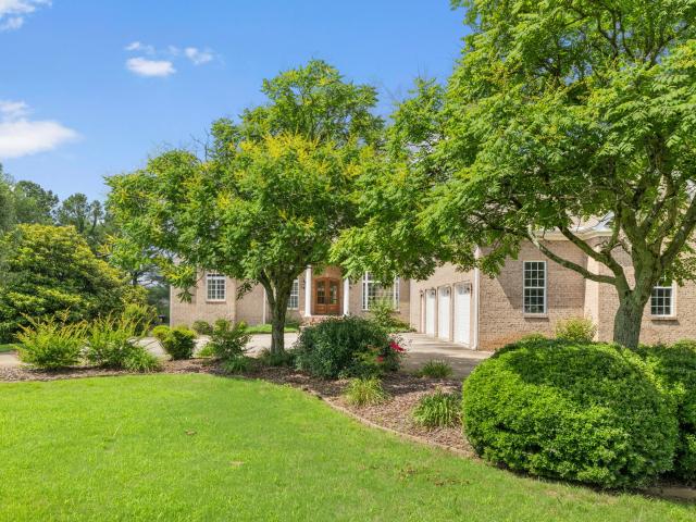 101 E Meadow Hill Dr