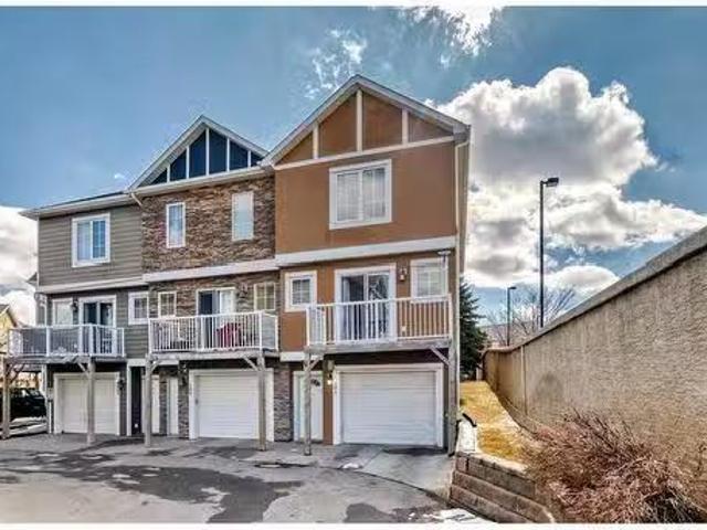 101 Indigo Lane, Chestermere, AB, T1X 0E5 townhouse for sale.