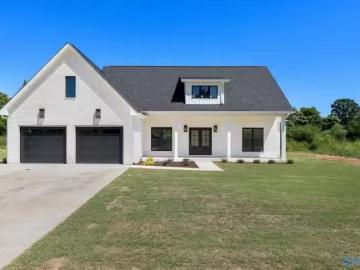101 OAKVIEW CIR, KILLEN, AL 35645