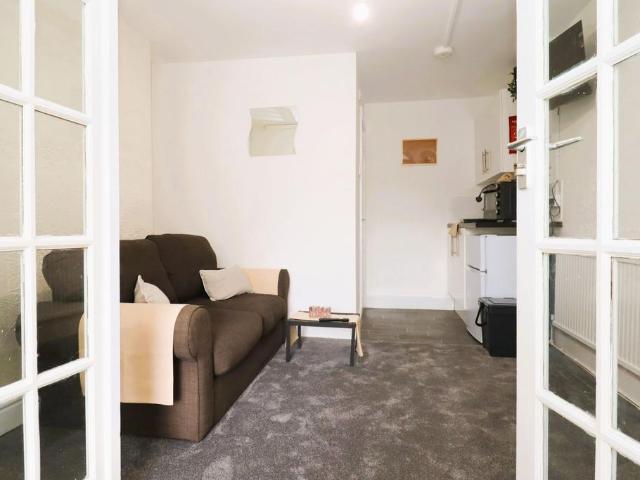 101 Old Liverpool Road, Warrington 1 bed apartment to rent £750 pcm £173 pw